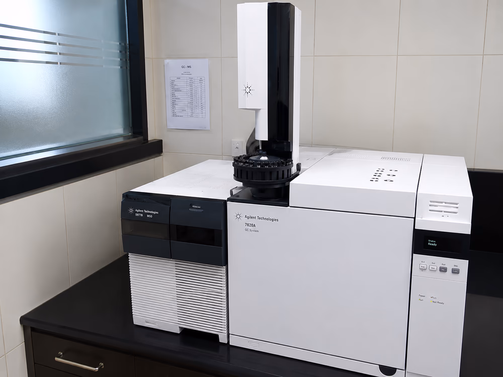 GC/MSD and gas chromatograph on the instrument bench